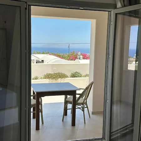 Lovely Hot-l 4* Φηρά