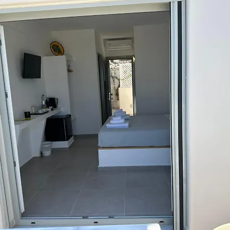 Lovely Hot-l Ξενοδοχείο 4*